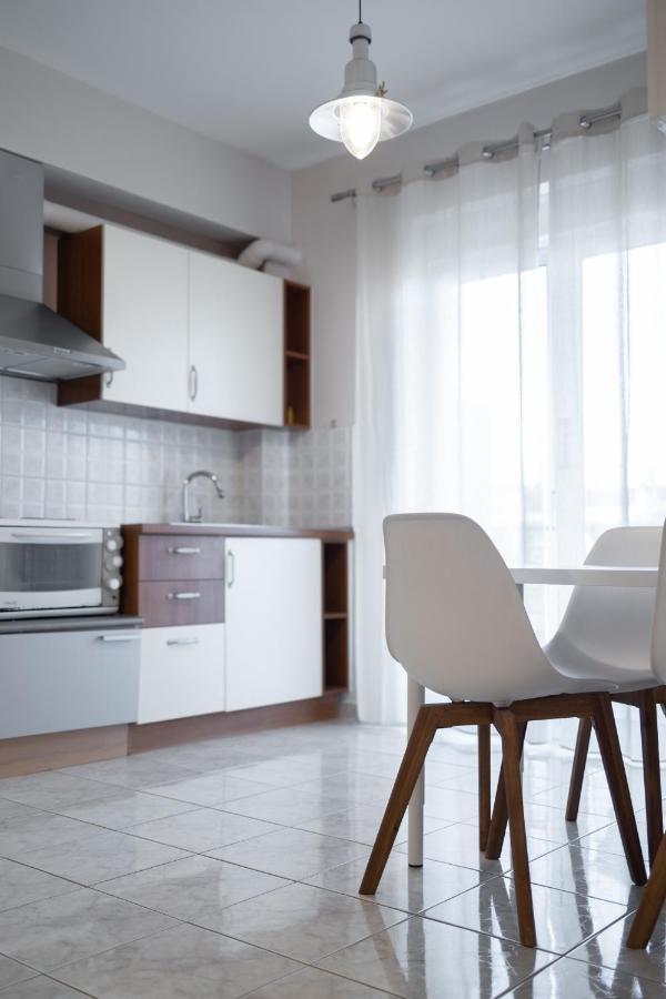 Central Apartment With Parking Larissa Exterior photo
