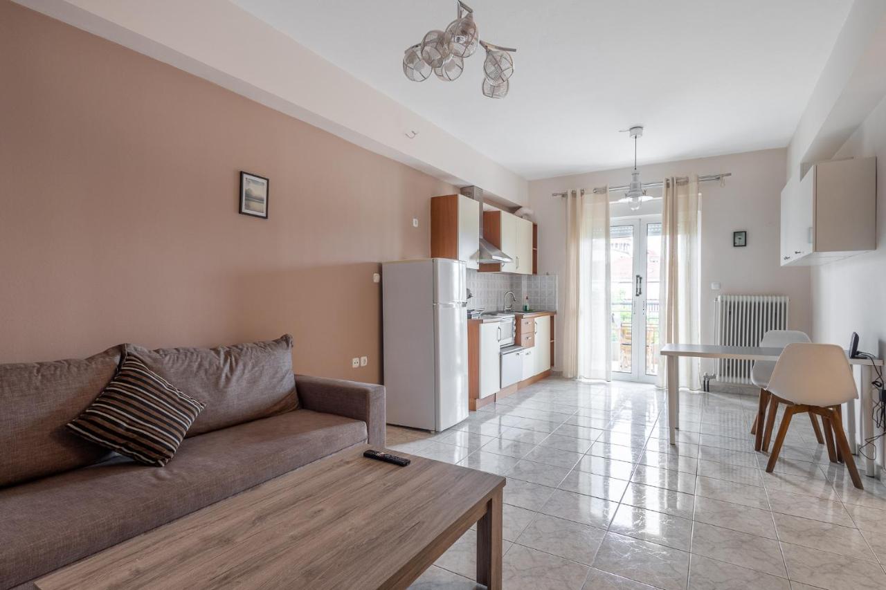 Central Apartment With Parking Larissa Exterior photo